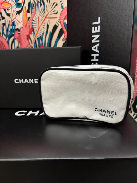 CHANEL Beaute Vintage Makeup Case