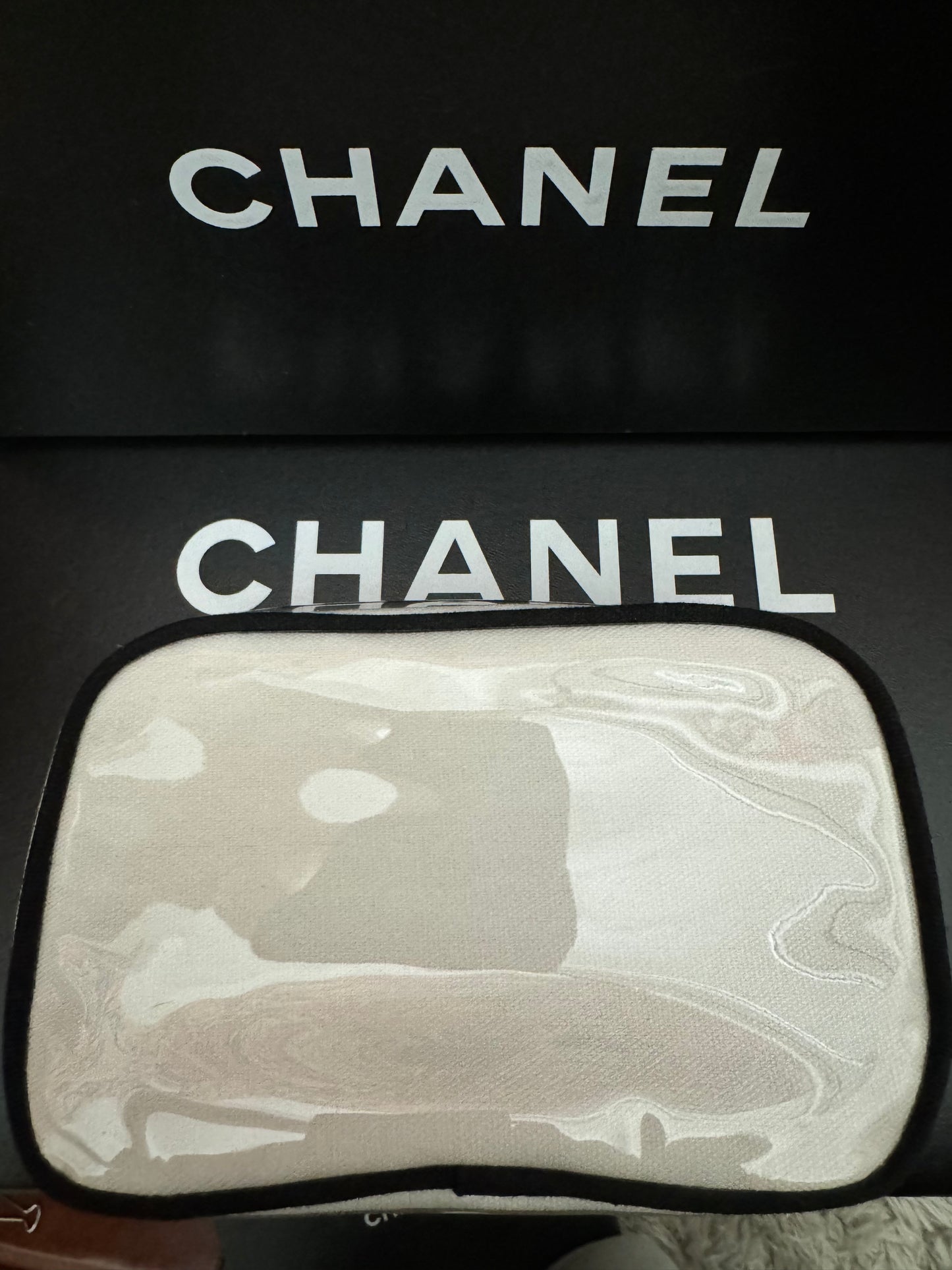 CHANEL Beaute Vintage Makeup Case